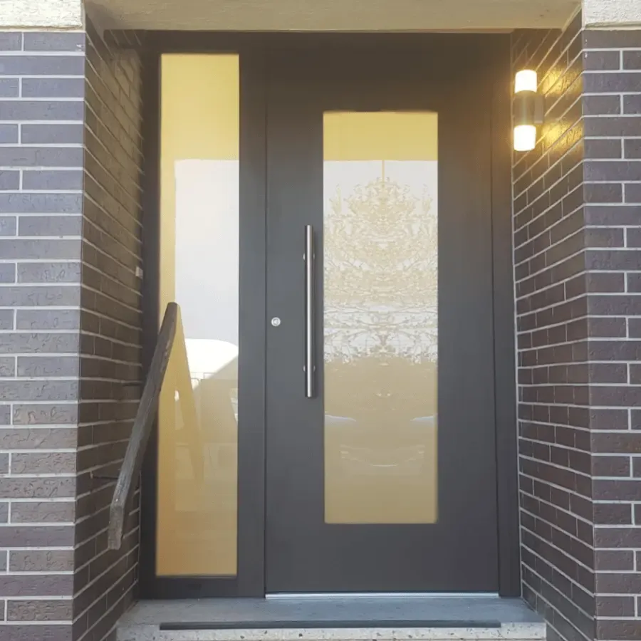 Haustür mit Glasseitenteil